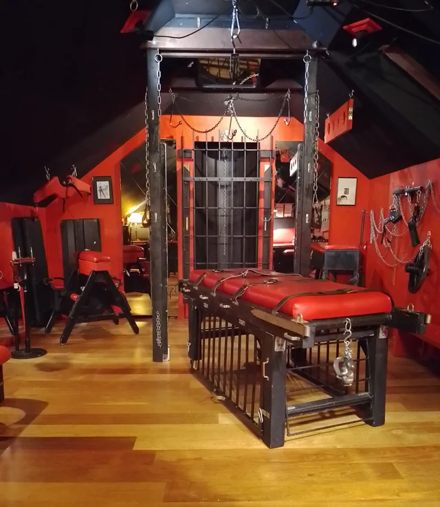 PÁTEČNÍ BDSM PARTY