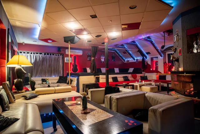 STŘEDEČNÍ DOPOLEDNÍ SWINGERS PARTY